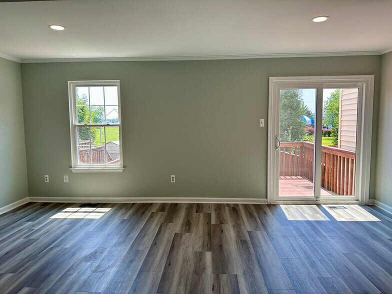 Building Photo - 6731 Sandpiper Ct