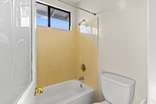 Building Photo - Beautiful Spacious 3 Bedroom Home w/ Brand...