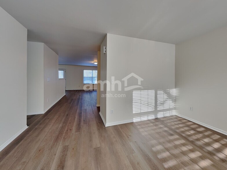 Building Photo - 4455 Westhill Pl