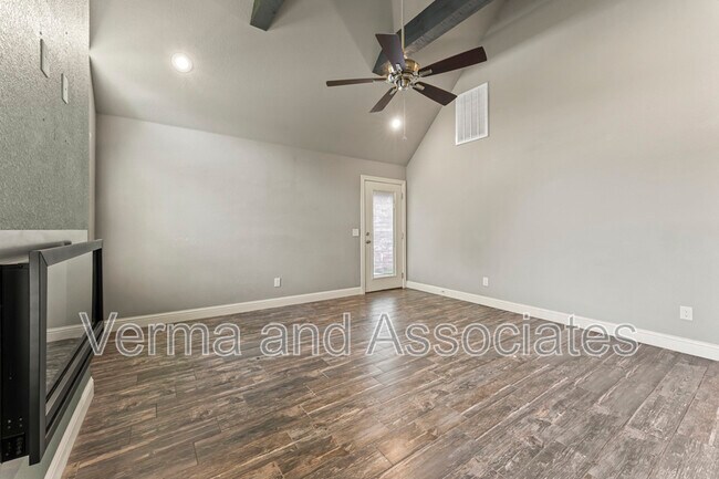 Building Photo - 3205 SW Riverstone Ave