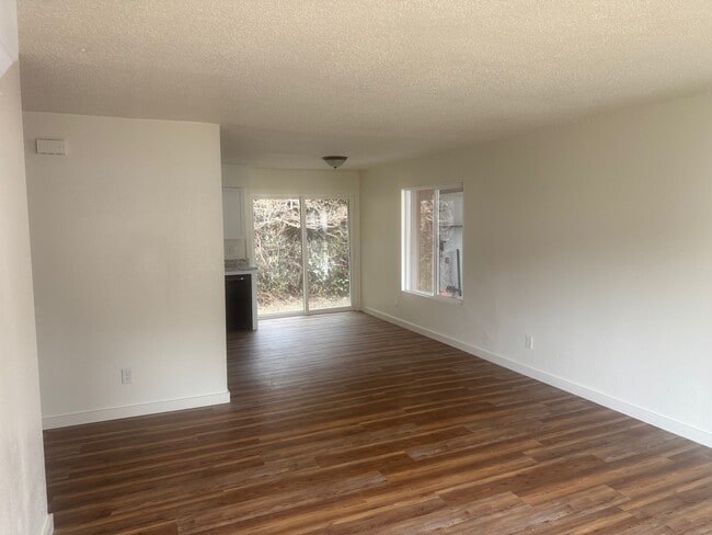 Building Photo - 660 Hueners Ln