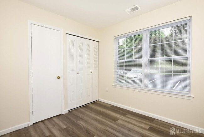 Building Photo - 11 Coral Tree Ct