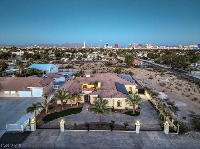 Building Photo - 2780 El Camino Rd