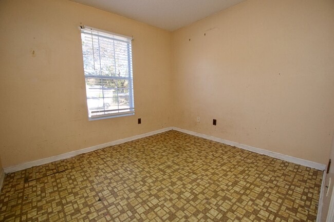 Building Photo - Comfortable Opelika Home — Convenient Location