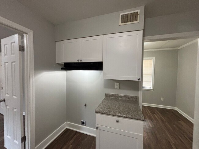 Building Photo - 2370 Hillside Ave