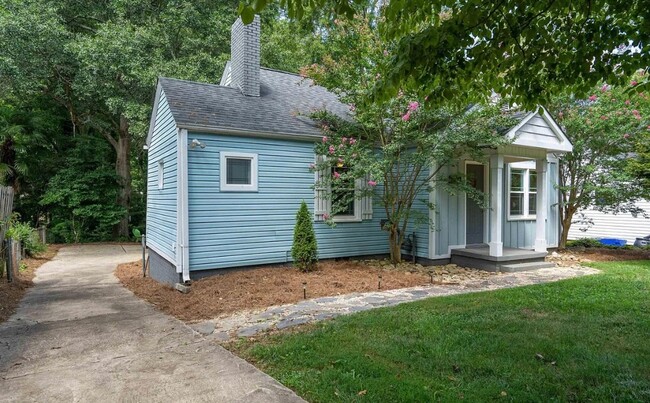 Building Photo - Adorable 2/1 Located In Desirable Overbook...