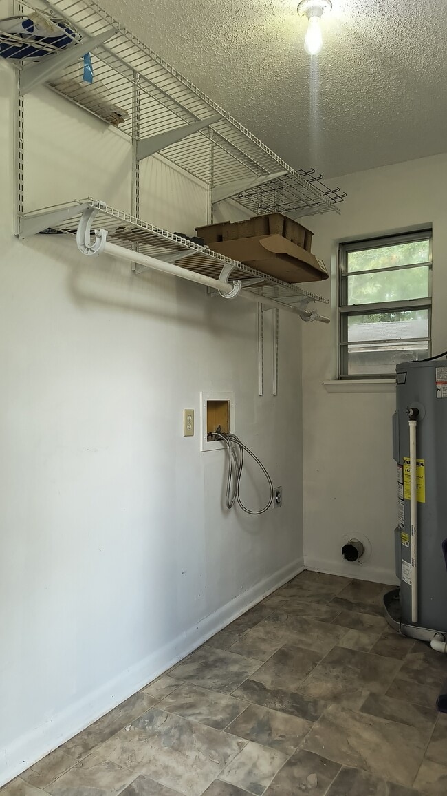 Building Photo - 1205 Ruby Dr
