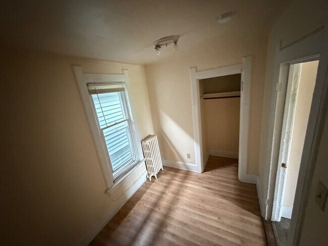 Building Photo - 454 N 28th St