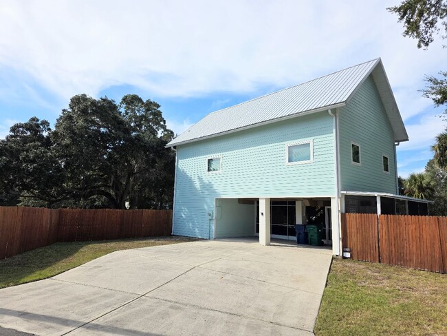 Building Photo - Cozy Coastal Retreat!