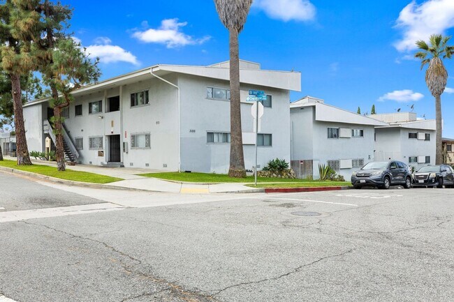 Building Photo - 3116 W 99th St