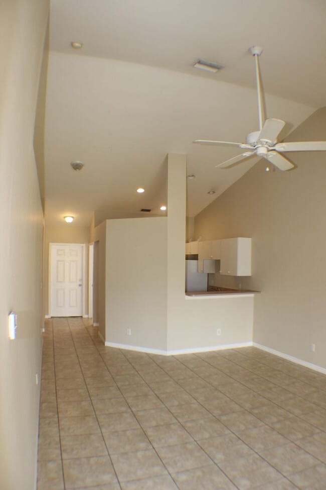 Building Photo - 4131 SW Santa Barbara Pl