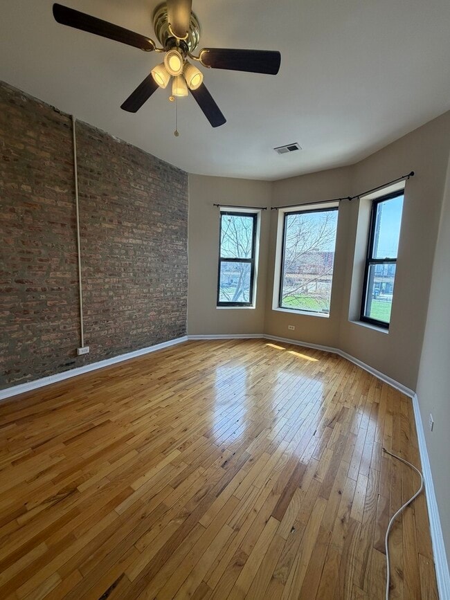 Building Photo - 4055 S Calumet Ave