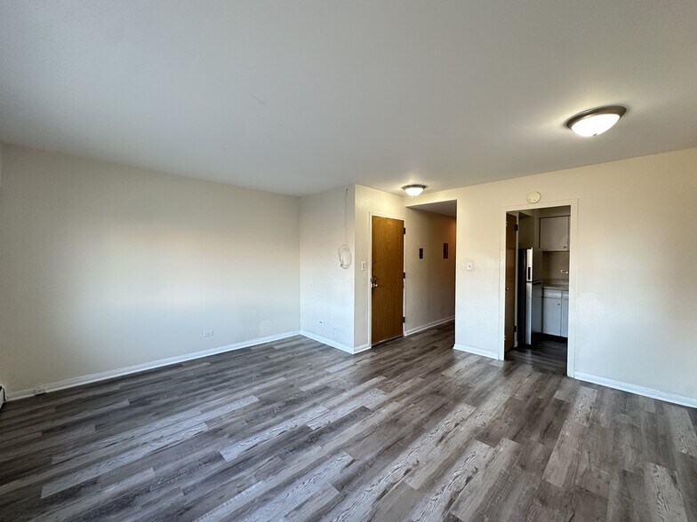 Building Photo - 1400 Chicago Ave