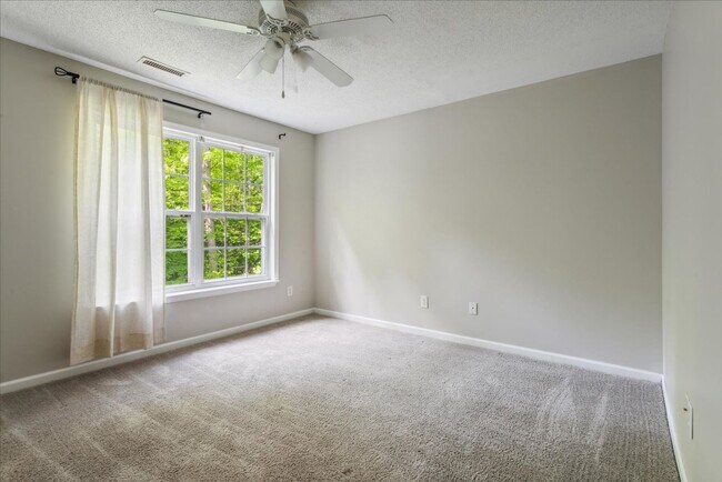 Building Photo - Spacious home in Fernbrook community and J...