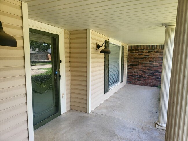 Building Photo - 3 Bed 2 Bath, Bixby Schools