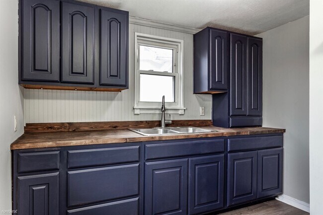 Building Photo - 2 br, 1 bath House - 2320 Hoyt Ave