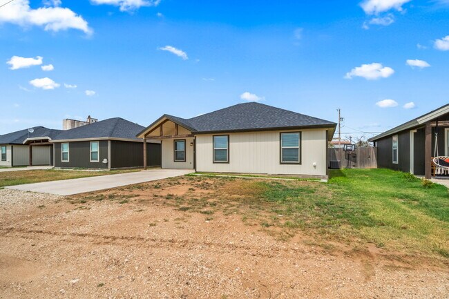 Building Photo - Modern 3/2 in Abernathy, TX