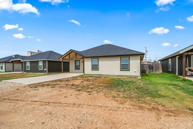 Building Photo - Modern Home in Abernathy, TX