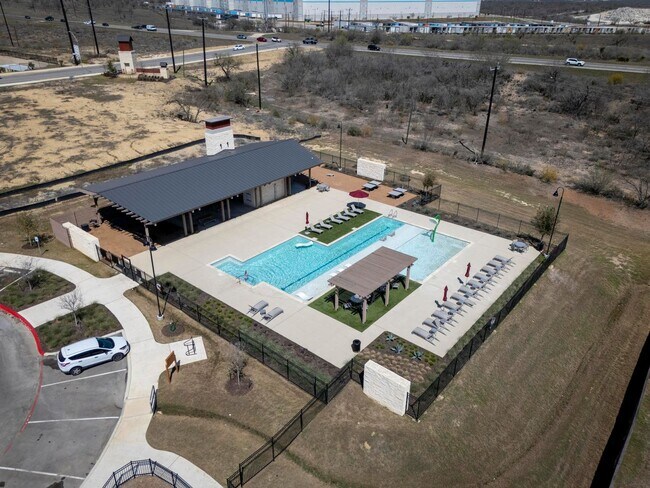 Building Photo - APPLEWOOD UNIT 1