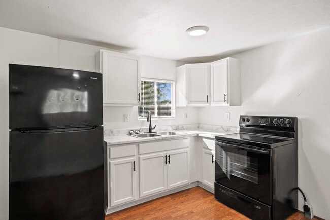 Building Photo - 3120 N Romero Rd