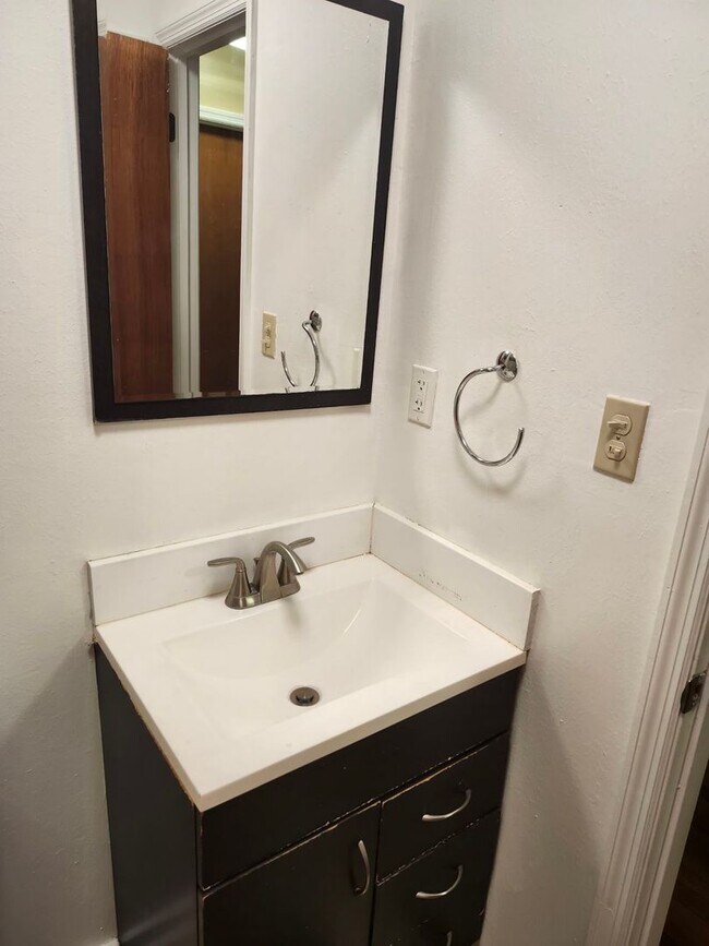 Building Photo - 301 Gaile Ave