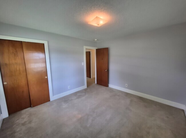 Building Photo - 207 Hooks Ave