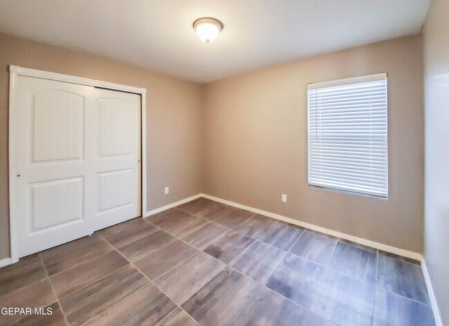 Building Photo - 12004 Mesquite Thorn Dr