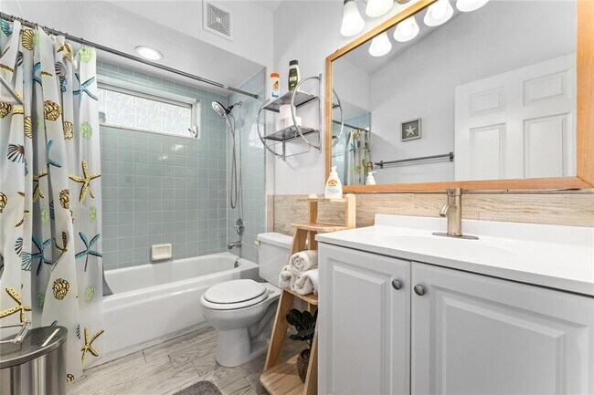 Building Photo - 8601 Cavendish Dr