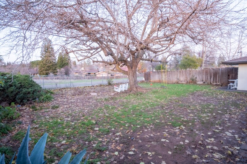 Building Photo - 323 Montrose Dr