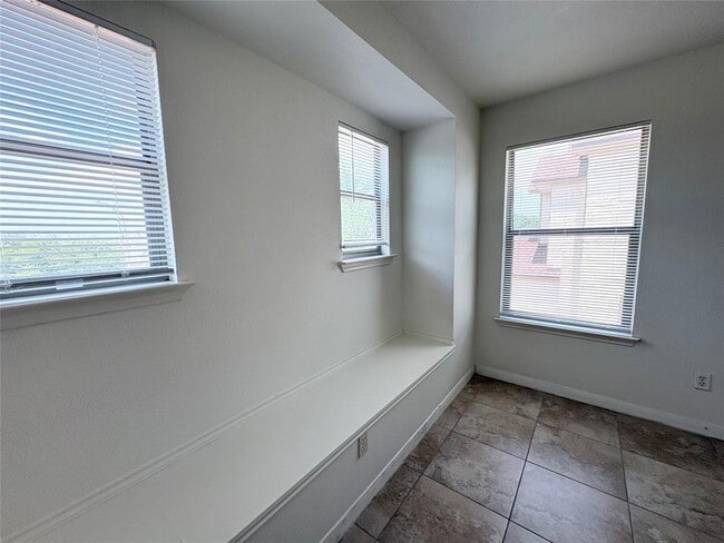 Building Photo - 2502 Perkins Pl