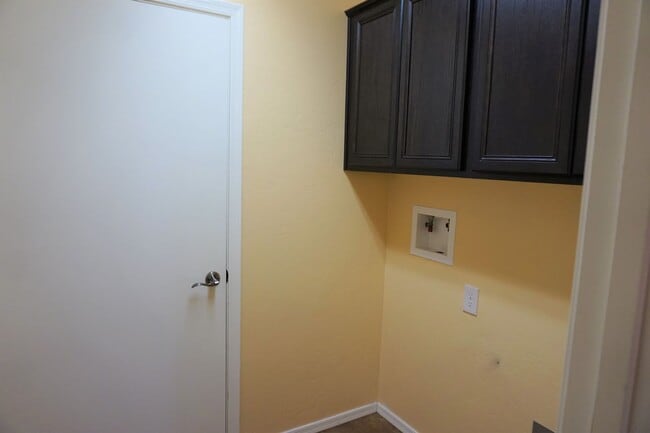 Building Photo - Oakmont Subdivision