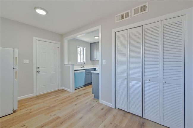 Building Photo - 955 Tilden St NW