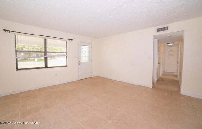 Building Photo - 2285 Dolphin Rd