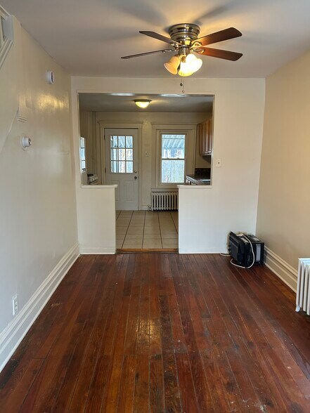 Eating area entrance to kitchen - 808 E Morton St