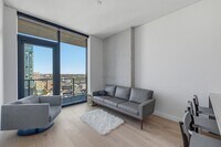 Building Photo - 610 Davis St