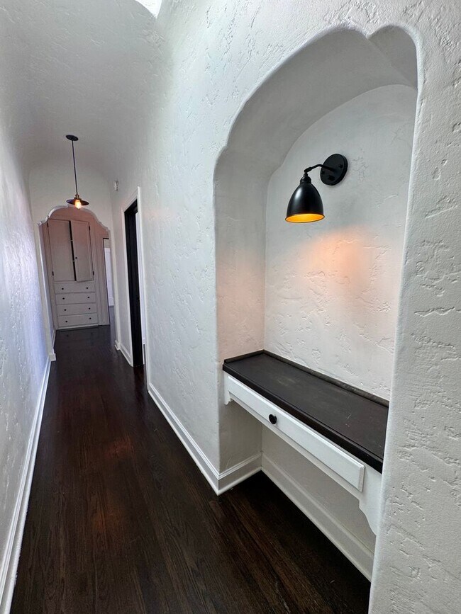 Building Photo - Gorgeous Remodeled Spanish 2+1.5 near the ...