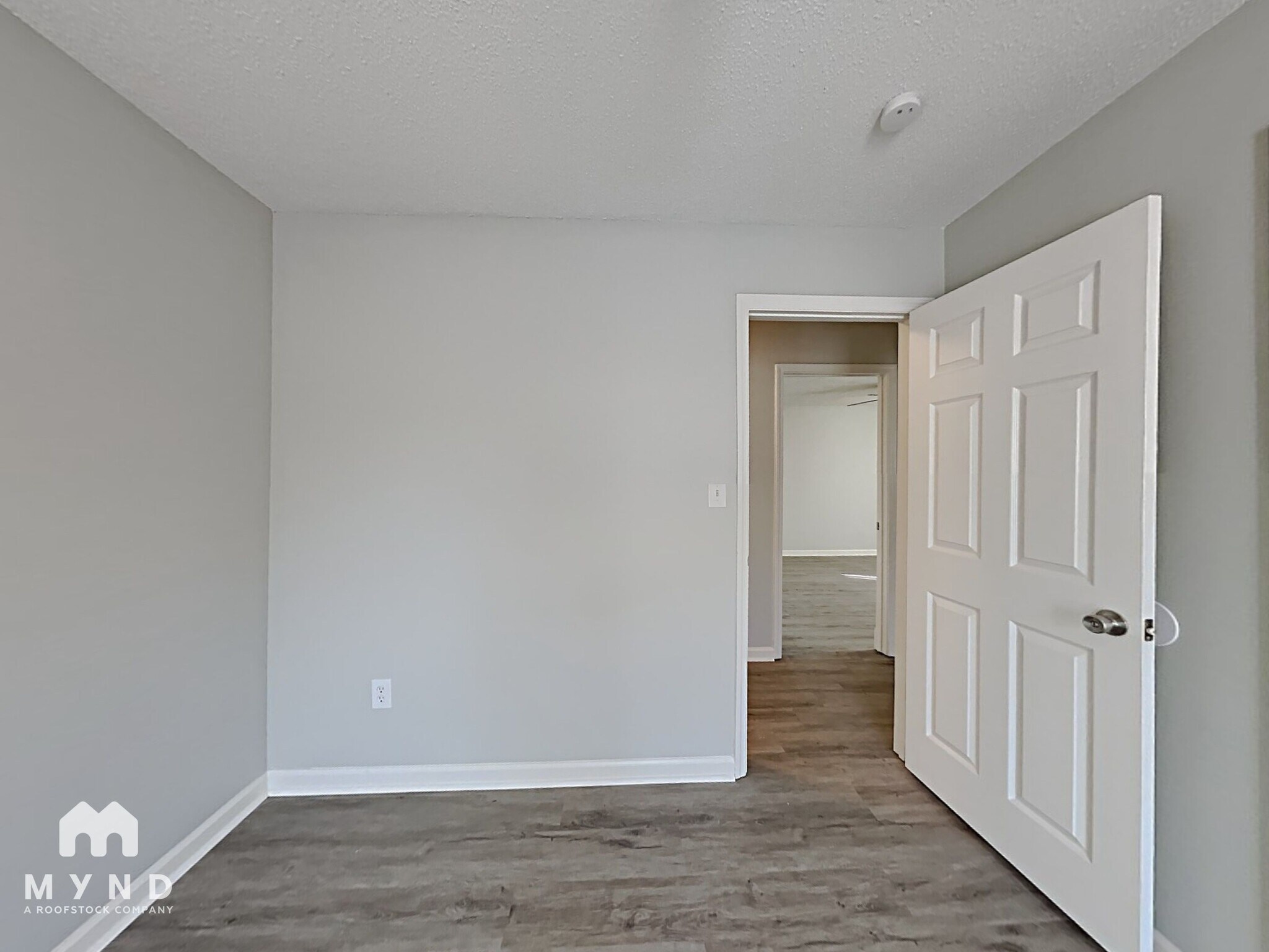 Building Photo - 2708 Laburnum Dr