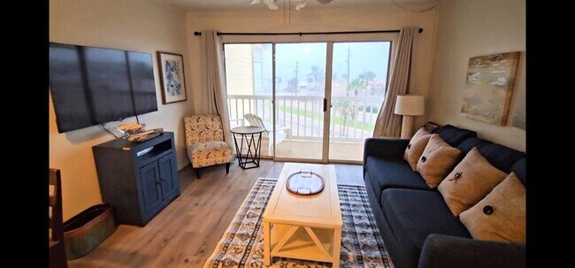 Building Photo - 6300 Seawall Blvd