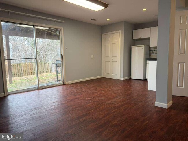 Building Photo - 10354 College Square