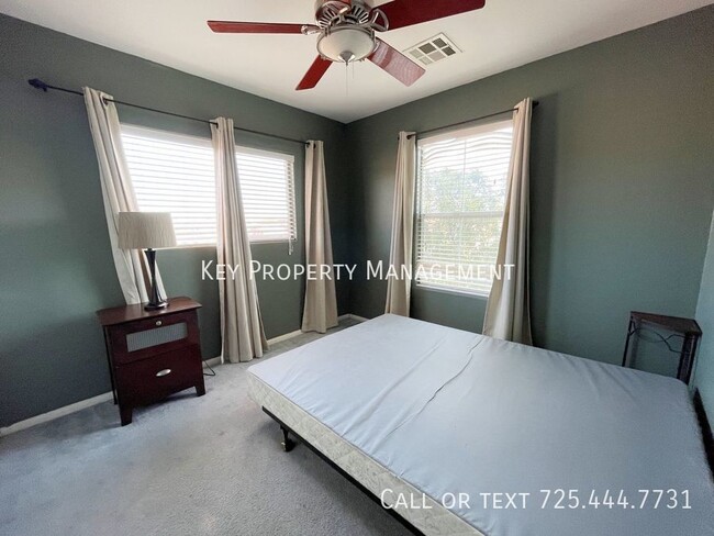 Building Photo - 3 BEDROOM 2.5 BATH UPGRADED HOME IN SOUTHW...