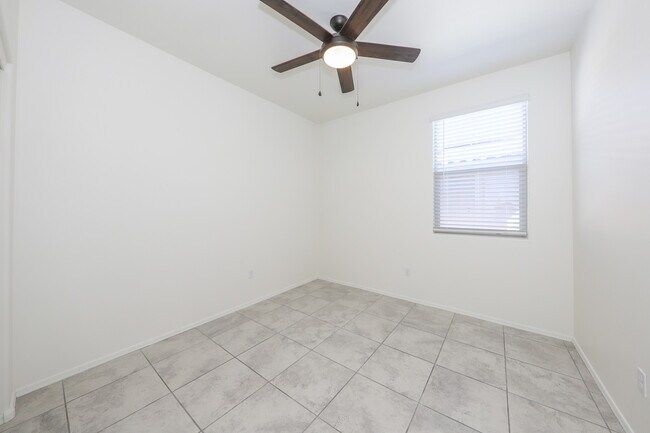 Building Photo - 4466 S Sunrise Bluff Way