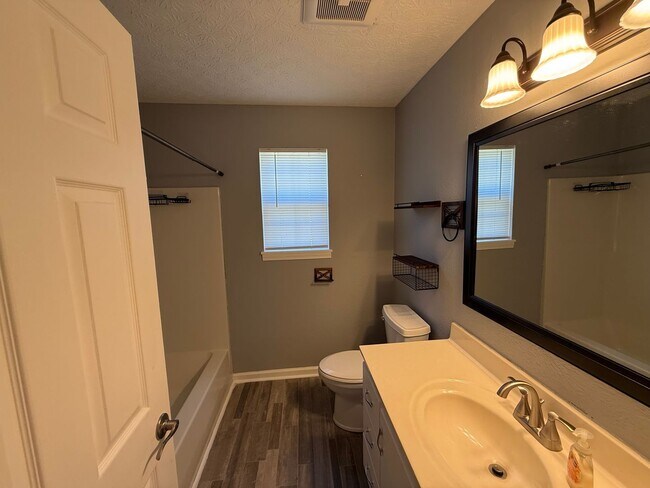 Building Photo - 80 Collins Ln