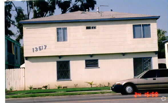 Building Photo - 13511-13517 Victory Blvd
