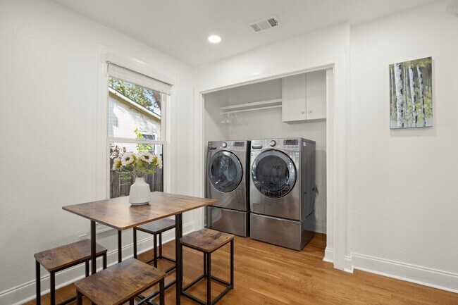 Building Photo - 1207 Romeria Dr