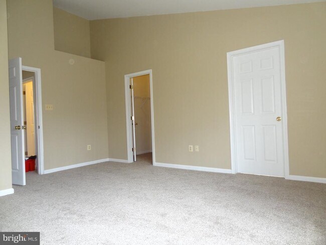 Building Photo - 836 Knob Ct