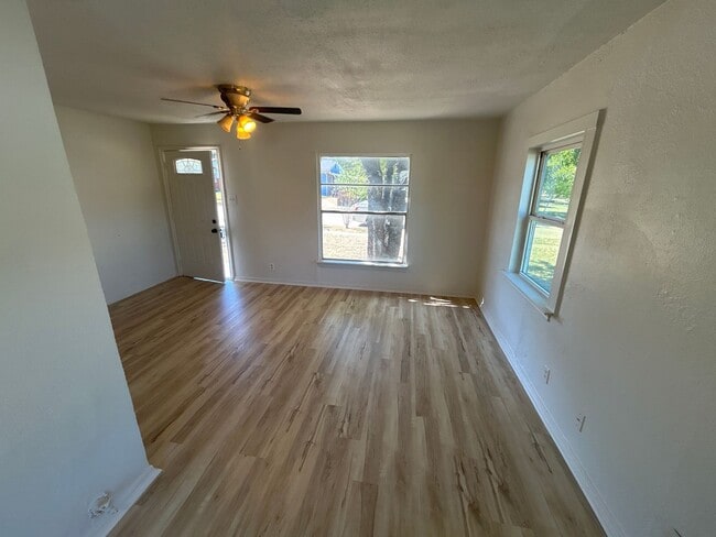 Building Photo - 2844 Toluca Ave