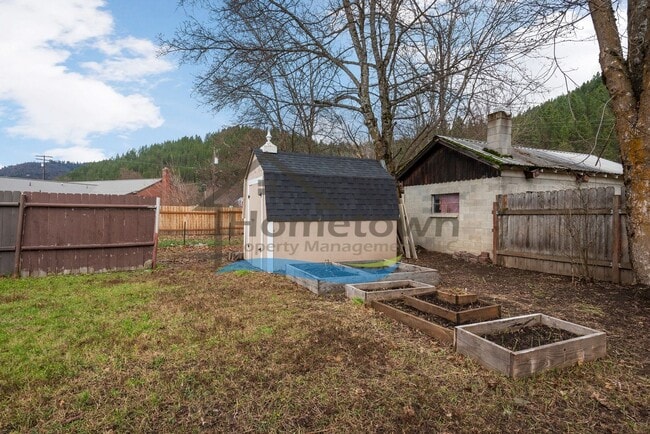 Building Photo - Kellogg Mid-Term Rental: Charming 3 Bed 1 Bath Home with Fenced Yard – Ends June 30!