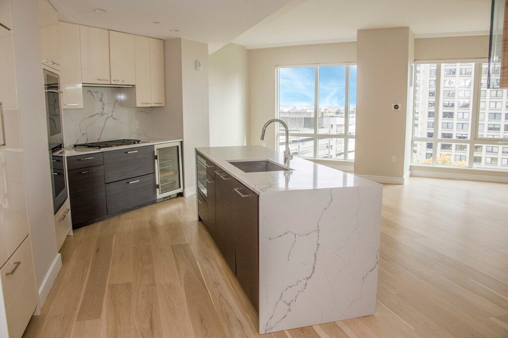 Building Photo - 110 Broad St