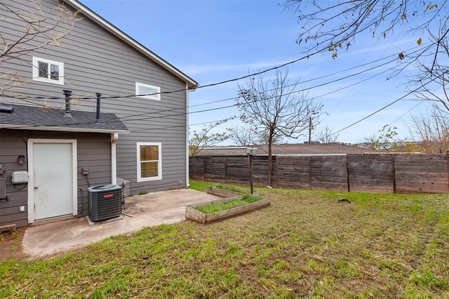 Building Photo - 7305 Grand Canyon Dr