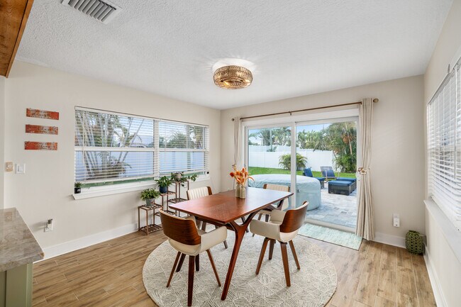 Building Photo - 987 Boca Ciega Isle Dr